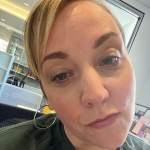 Meet your Posher, Carrie